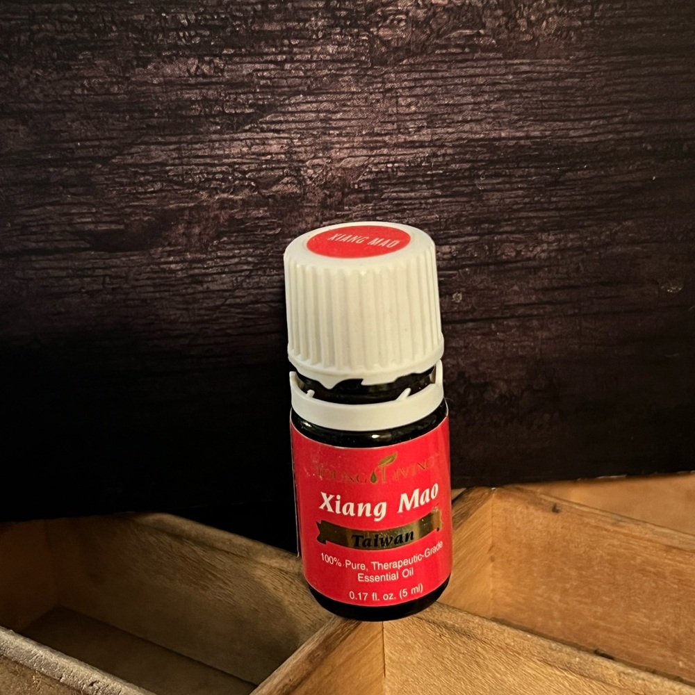 Essential Oil - Red and White